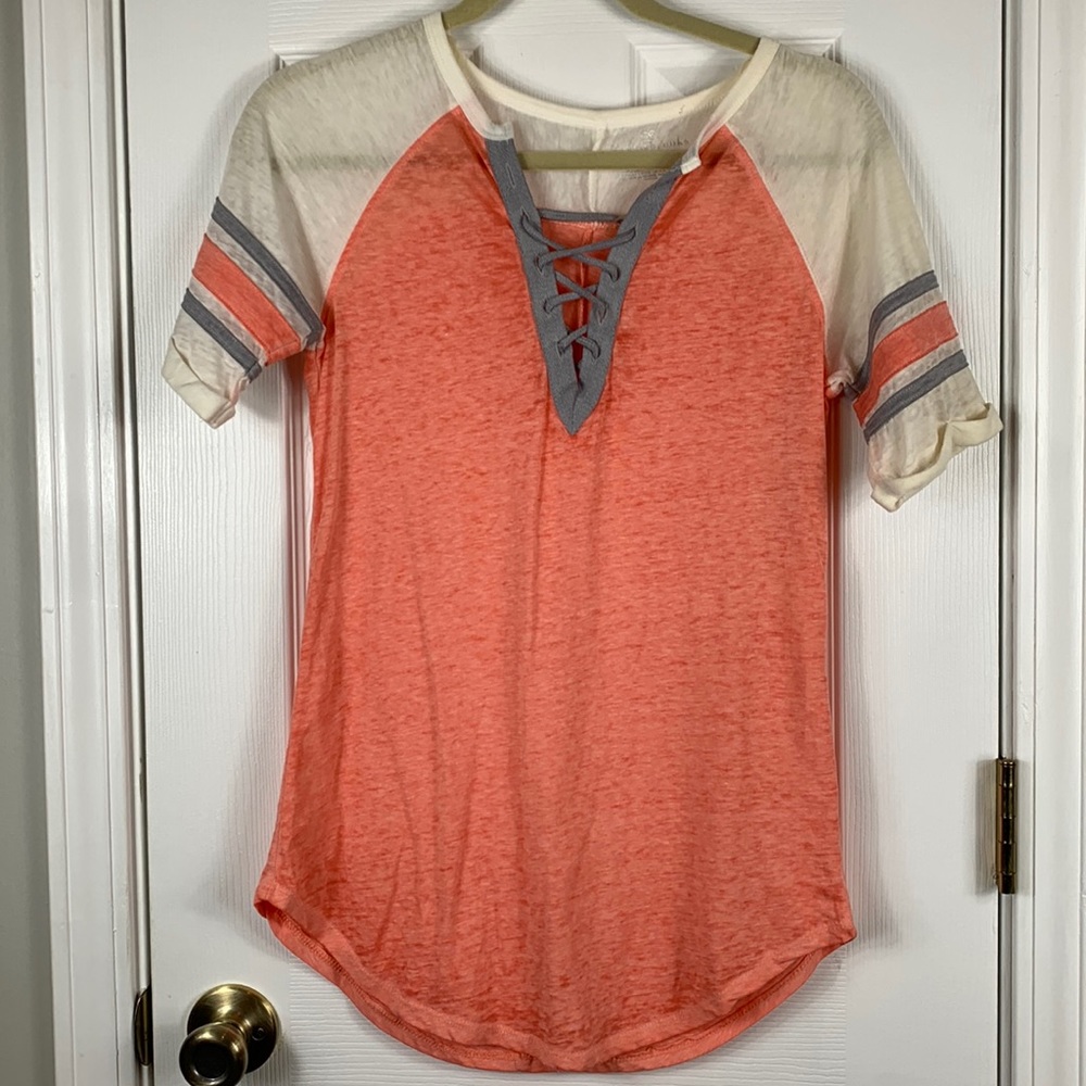 NWOT Bobbie Brooks peach/cream/grey baseball style shirt size small. Lace up
